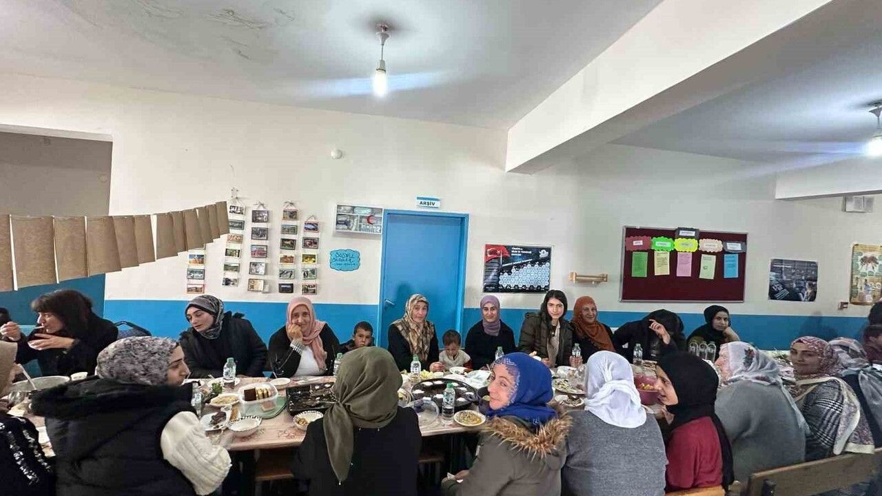 Malazgirt Oğuzhan Köyü'nde Yerli Malı Haftası coşkusu