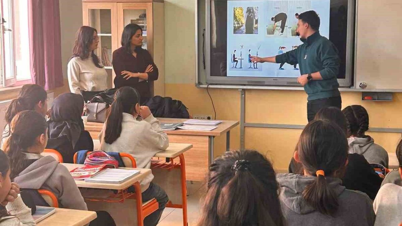 Malazgirt’te 8. sınıf öğrencilerine yönelik skolyoz taraması sona erdi