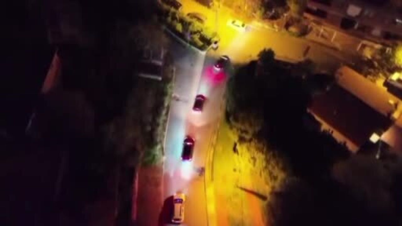 Maltepe'de zula evine baskın: Çok sayıda silah ele geçirildi