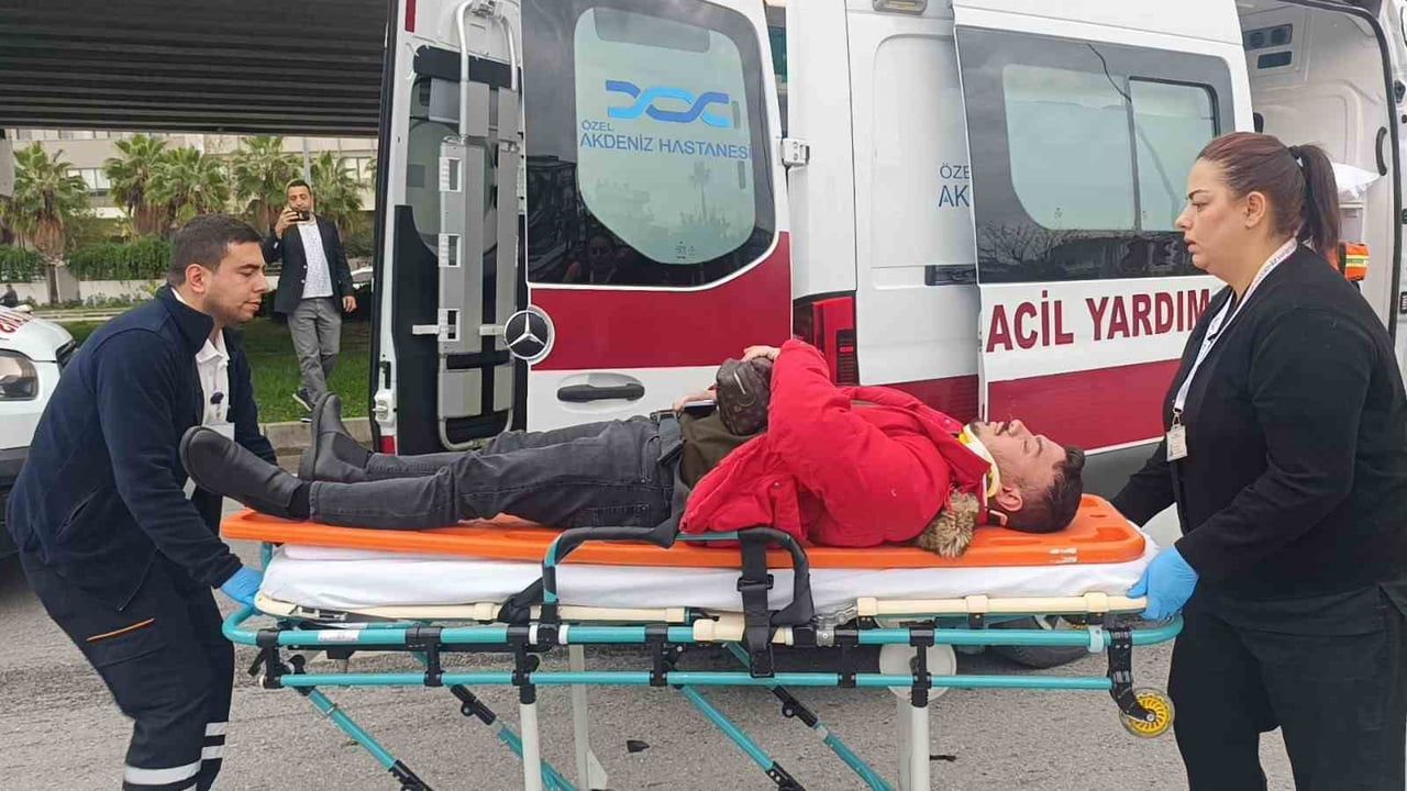 Manavgat’ta ambulansa yol verme girişimi iki kazaya neden oldu