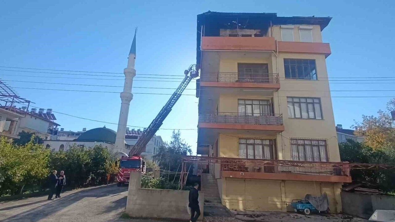 Manavgat'ta aynı evde ikinci yangın: 3 çocuk tekrar tahliye edildi