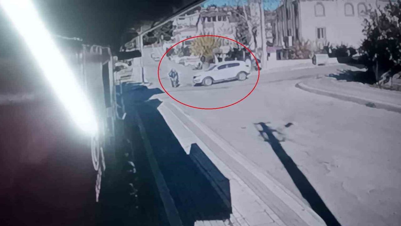 Manavgat'ta kavşakta otomobil ile motosiklet çarpıştı: 1 yaralı