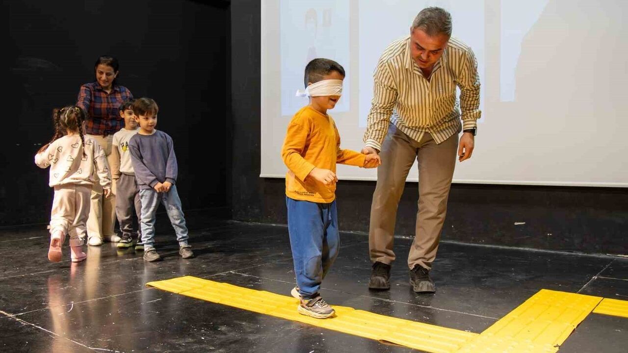 Manavgat'ta miniklere 'Engelleri Birlikte Aşarız' farkındalık eğitimi
