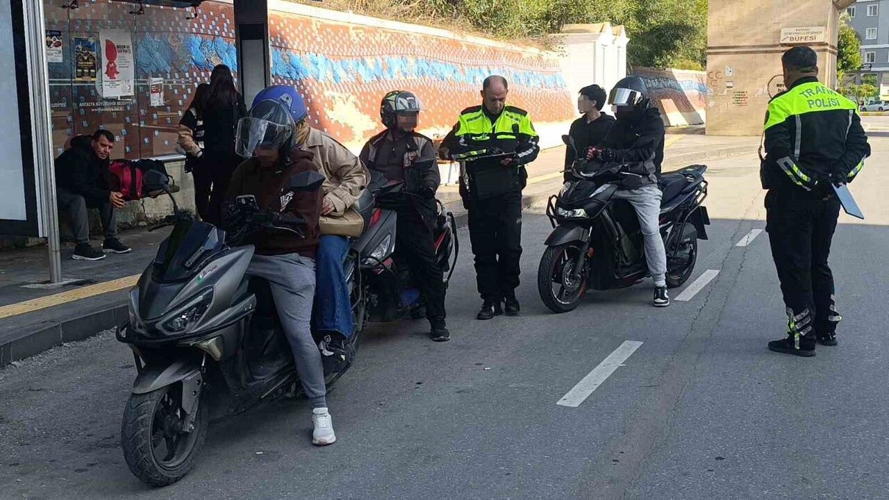 Manavgat’ta motosiklet denetiminde kask ve eldiven uyumu yüzde 90