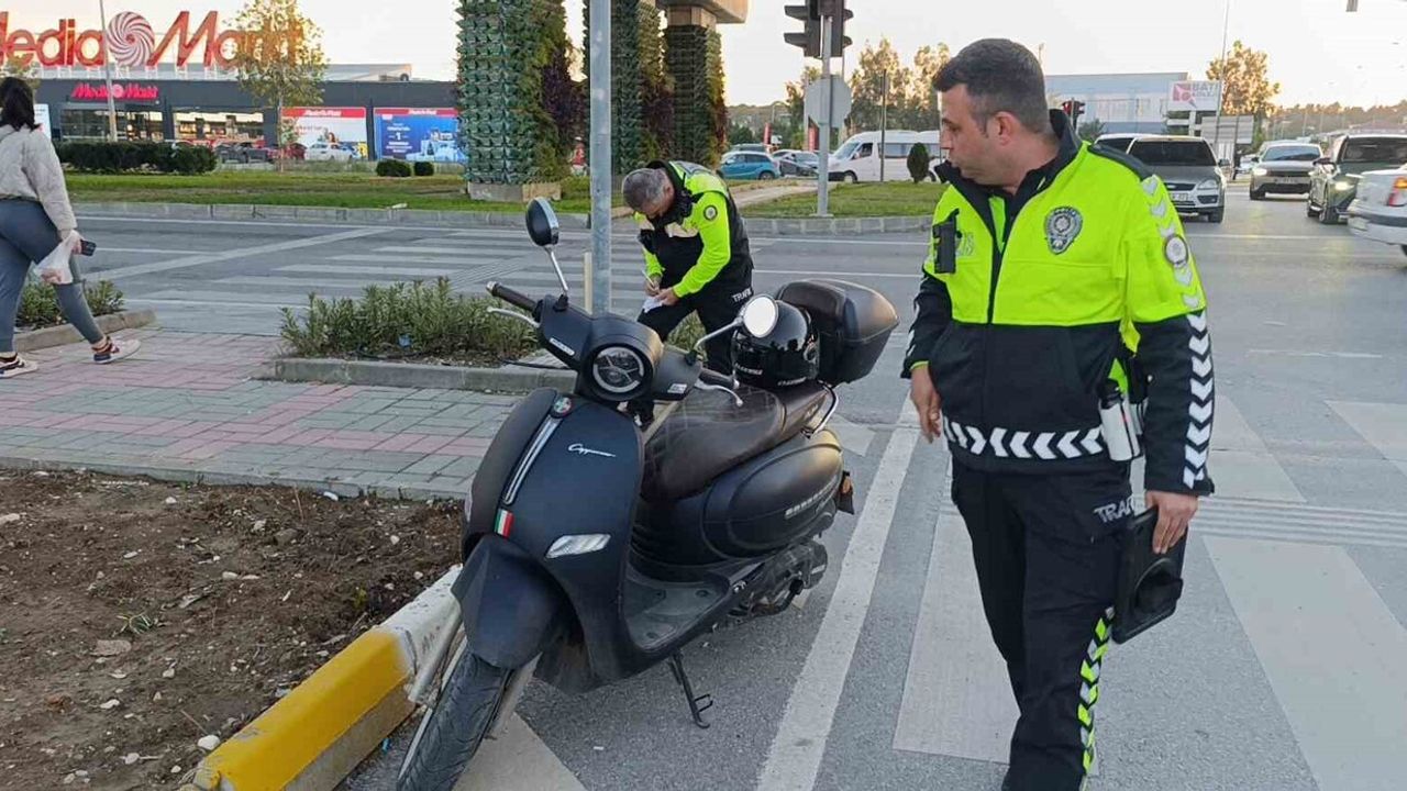 Manavgat'ta motosiklet ile otomobil çarpıştı — 2 yaralı