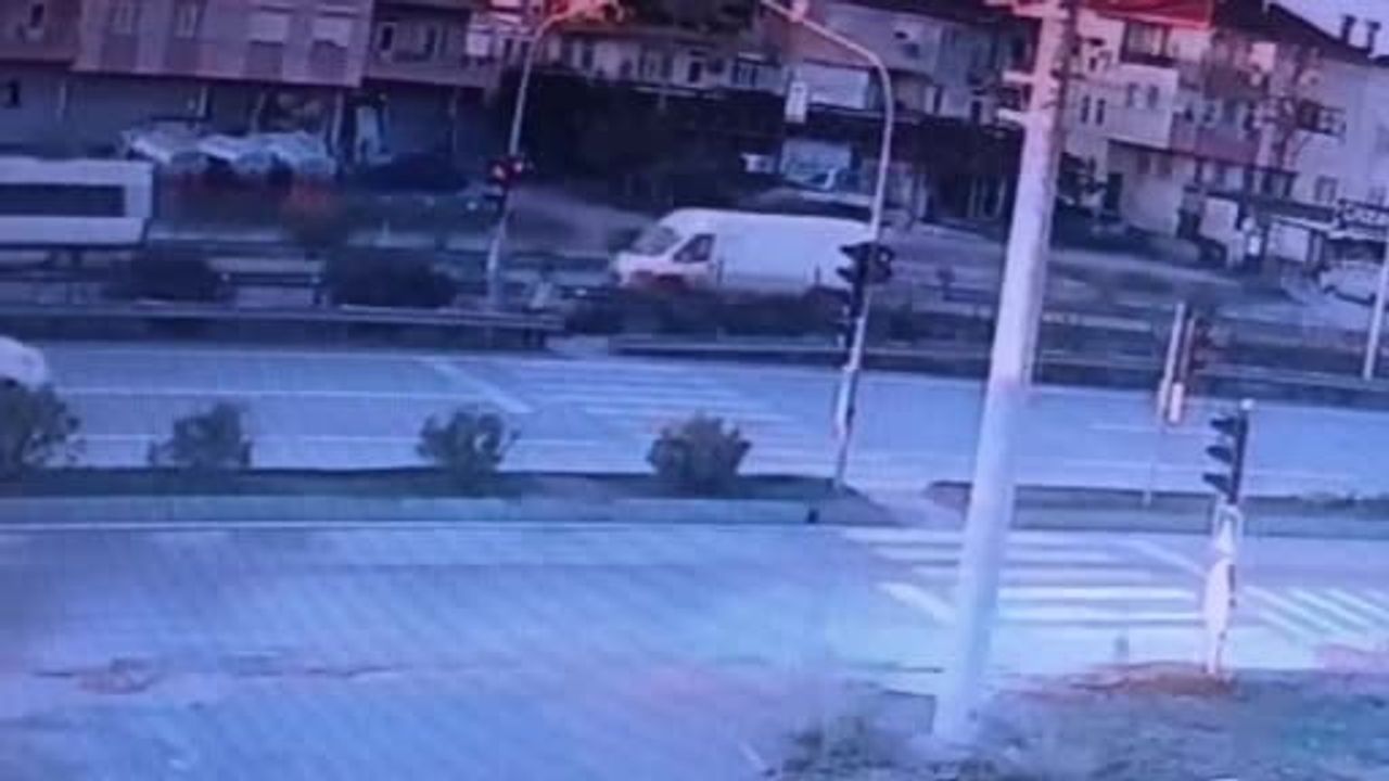 Manavgat'ta motosiklet ile otomobil çarpıştı: sürücü metrelerce havaya fırladı