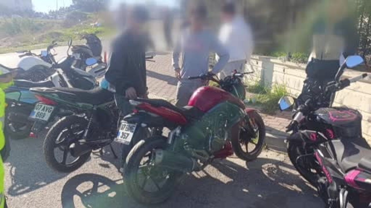 Manavgat'ta motosikletin çarptığı 6 yaşındaki kız yaralandı, sürücü kısa sürede yakalandı