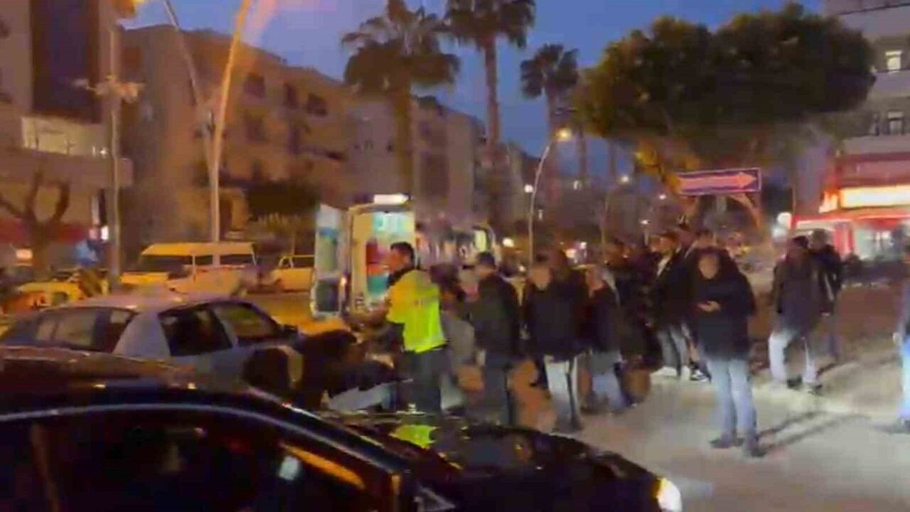 Manavgat'ta motosikletle otomobil çarpıştı: Sürücü yaralandı