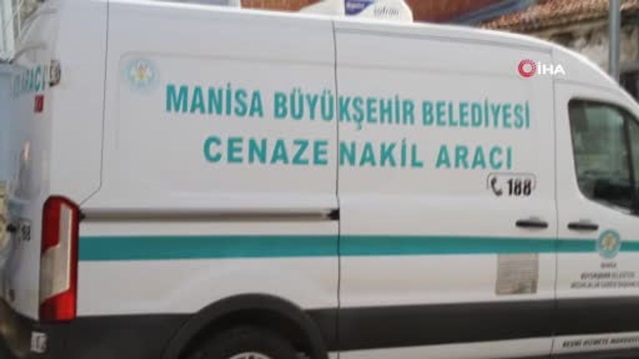 Manisa'da feci trafik kazasında baba, oğul ve torun toprağa verildi
