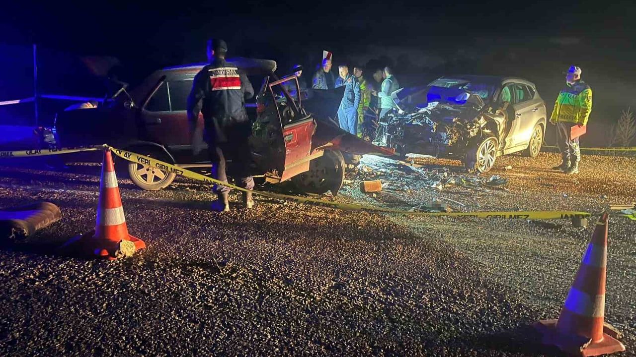 Manisa'da trafik kazası: Aynı aileden 3 kişi hayatını kaybetti