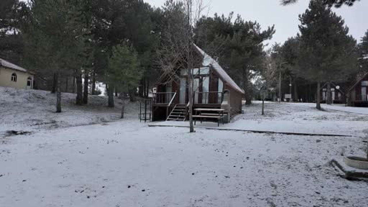Manisa Demirci'de Mevsimin İlk Karı Yaylaları Beyaza Bürüdü