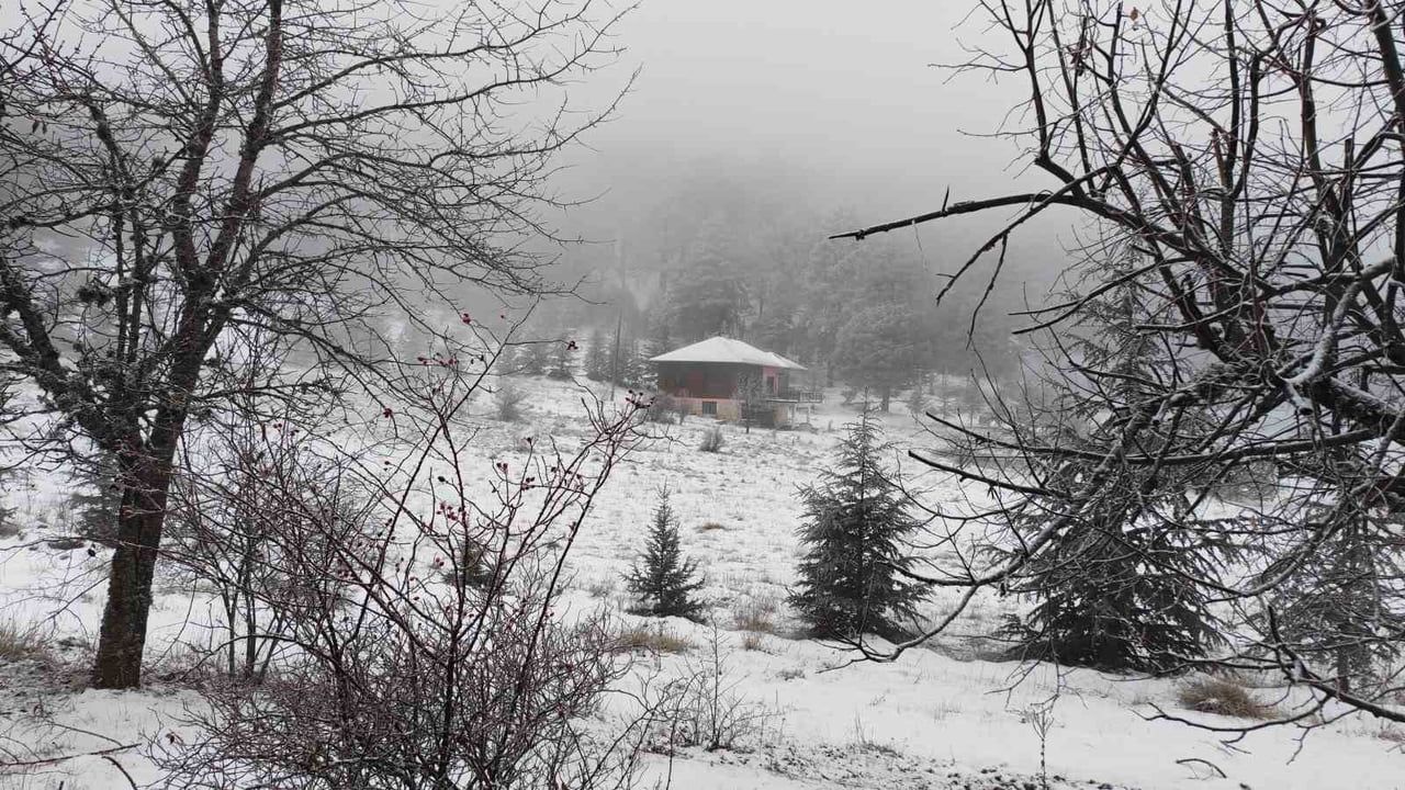 Manisa Demirci yükseklerinde yaylalar kartpostallık karla kaplandı