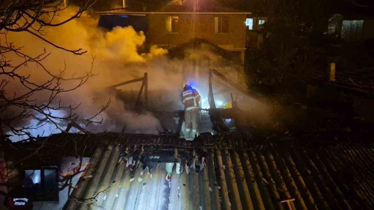 Manyas'ta tek katlı ev yangını itfaiye müdahalesiyle söndürüldü