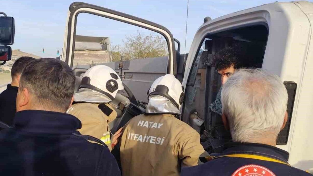 Maraşboğazı'nda kamyon ile tır çarpıştı: 1 yaralı