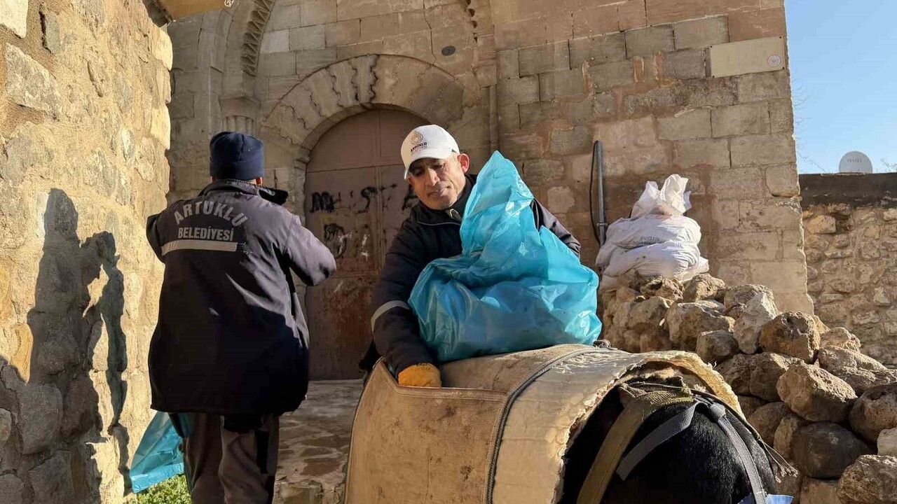 Mardin Artuklu’da 'kadrolu' eşekler emekli ediliyor, paletli araçlar devreye giriyor