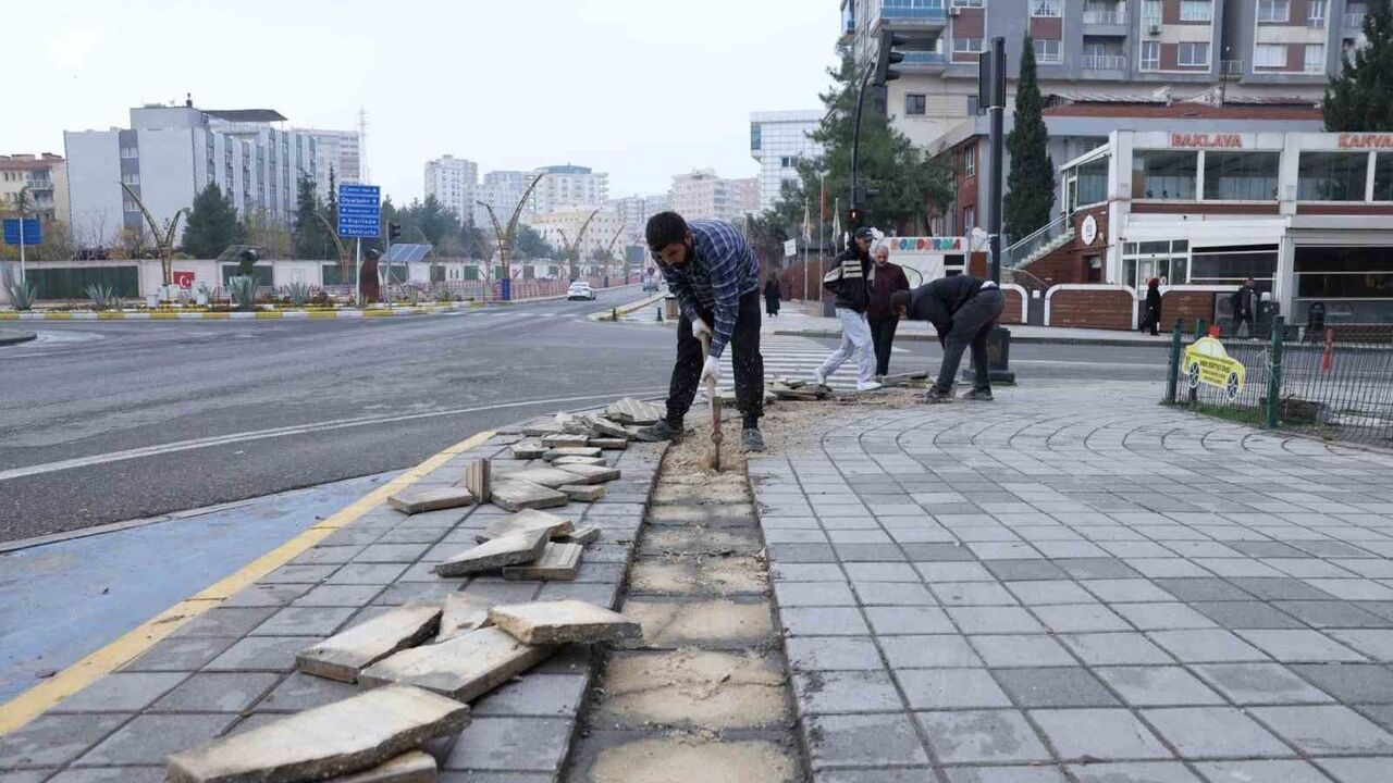 Mardin Büyükşehir Belediyesi'nden Engelli Yollarında Yenileme Çalışması