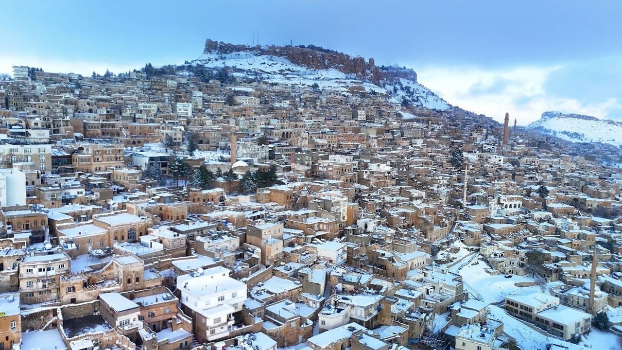 Mardin'de yoğun kar ve soğuk nedeniyle eğitime 1 gün ara