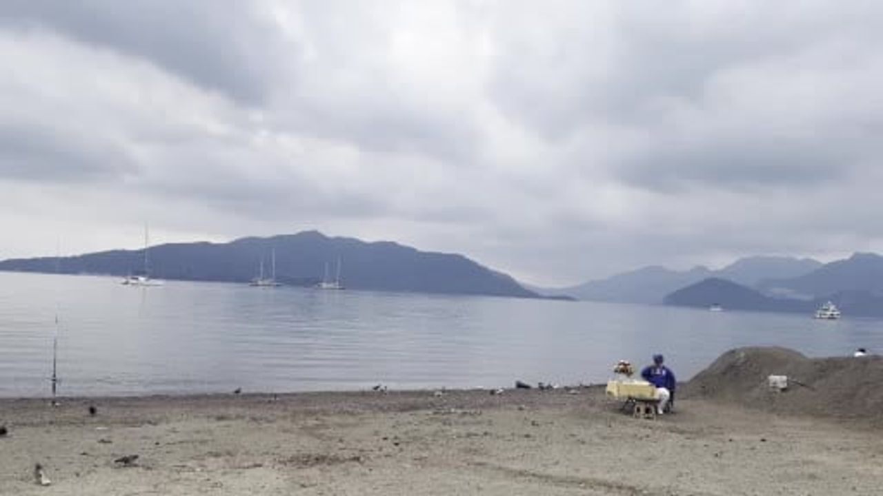 Marmaris Halk Plajı’nın Çiçekli Masası İlçe Simgesi Haline Geldi