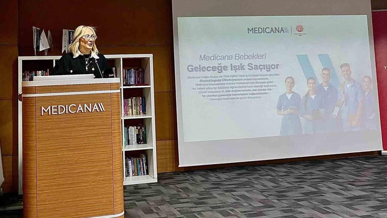 Medicana'dan 'Meslektaşımı Okutuyorum' ile tıp öğrencilerine burs desteği