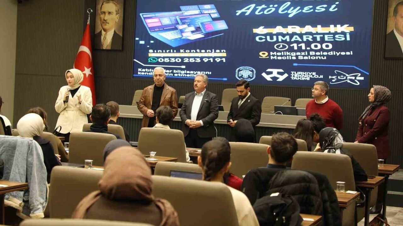Melikgazi'de KÜRE Madde Yazım Atölyesi: Gençlerden Yerli Dijital Ansiklopediye Katkı