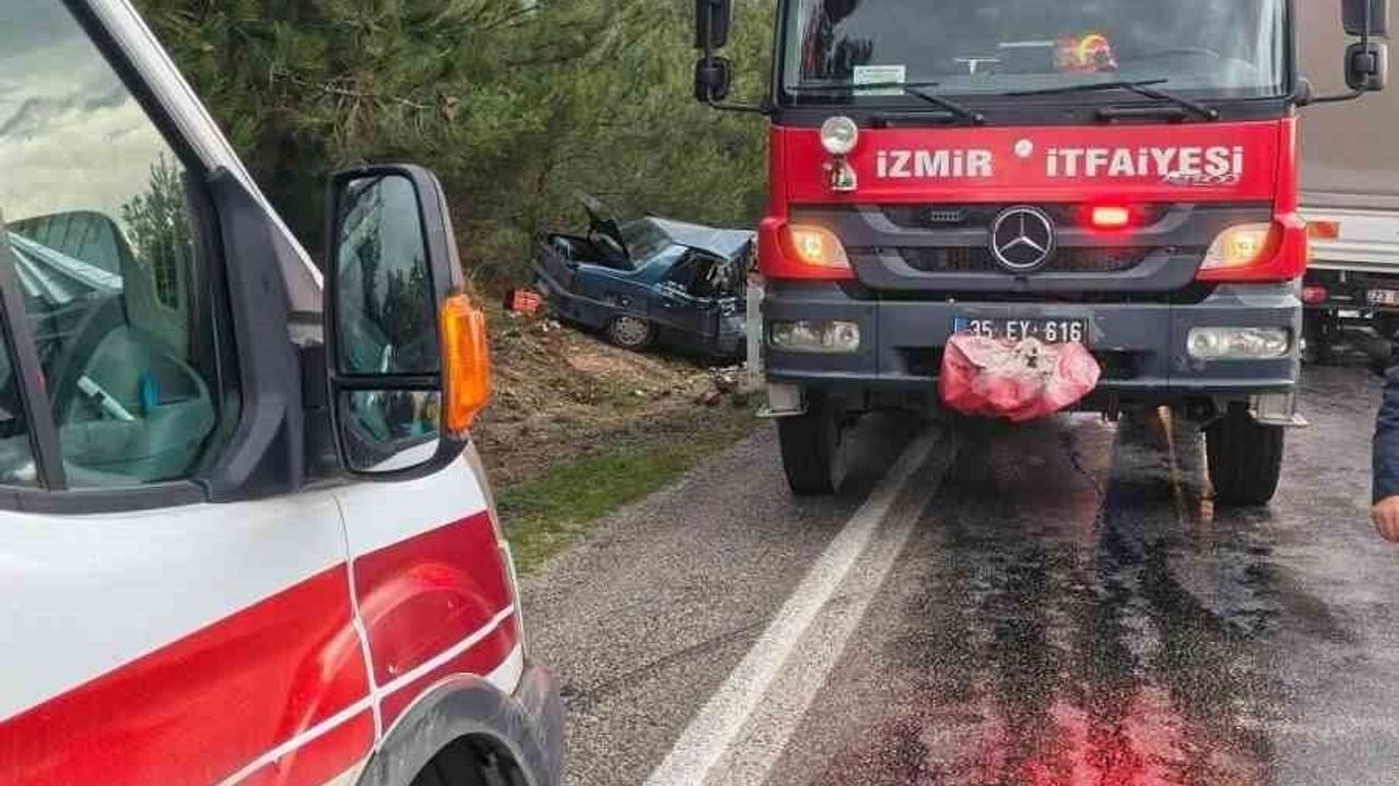 Menderes’te kamyonet ile otomobil çarpıştı: 2 ölü, 2 yaralı