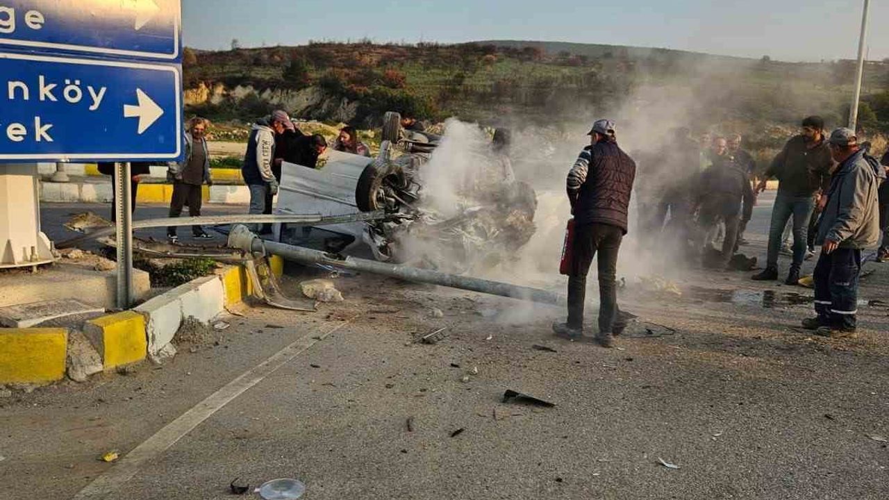 Menemen'de takla atan otomobilde gelin ve kaynana yaralandı