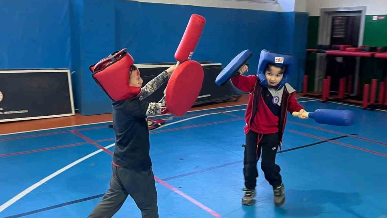 Menteşe'de çocuklar geleneksel oyunlarla geleceğe hazırlanıyor