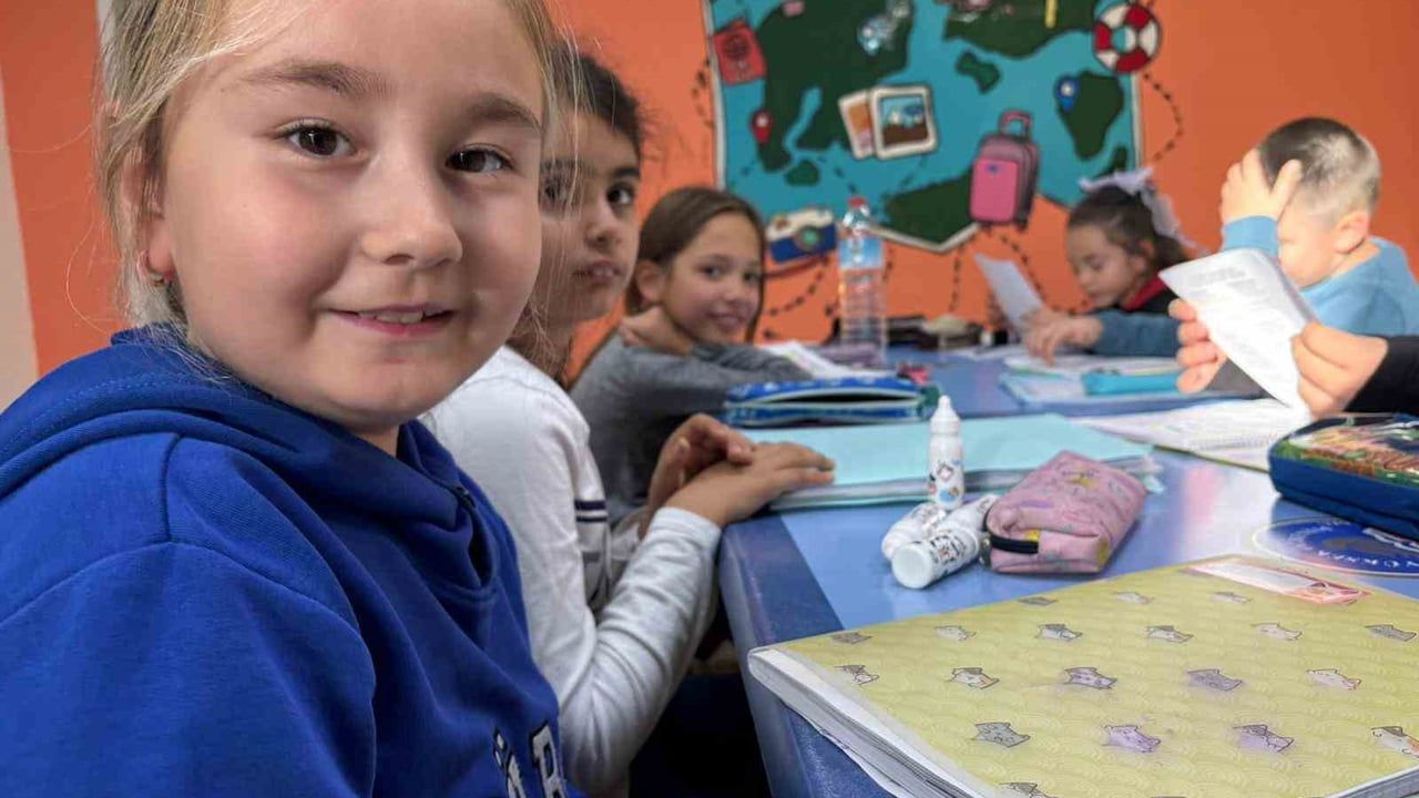 Menteşe'de çocuklar İngilizceyi oyun ve akademik destekle öğreniyor