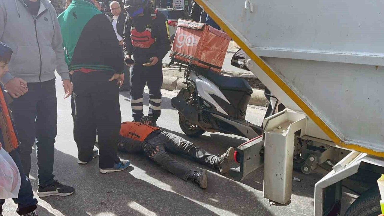 Menteşe'de çöp kamyonuna çarpan motokurye yaralandı