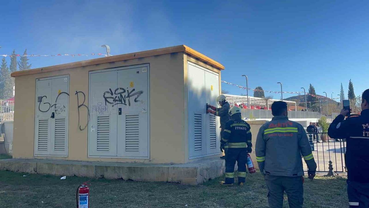 Menteşe Kent Meydanı'nda trafoda yangın paniği