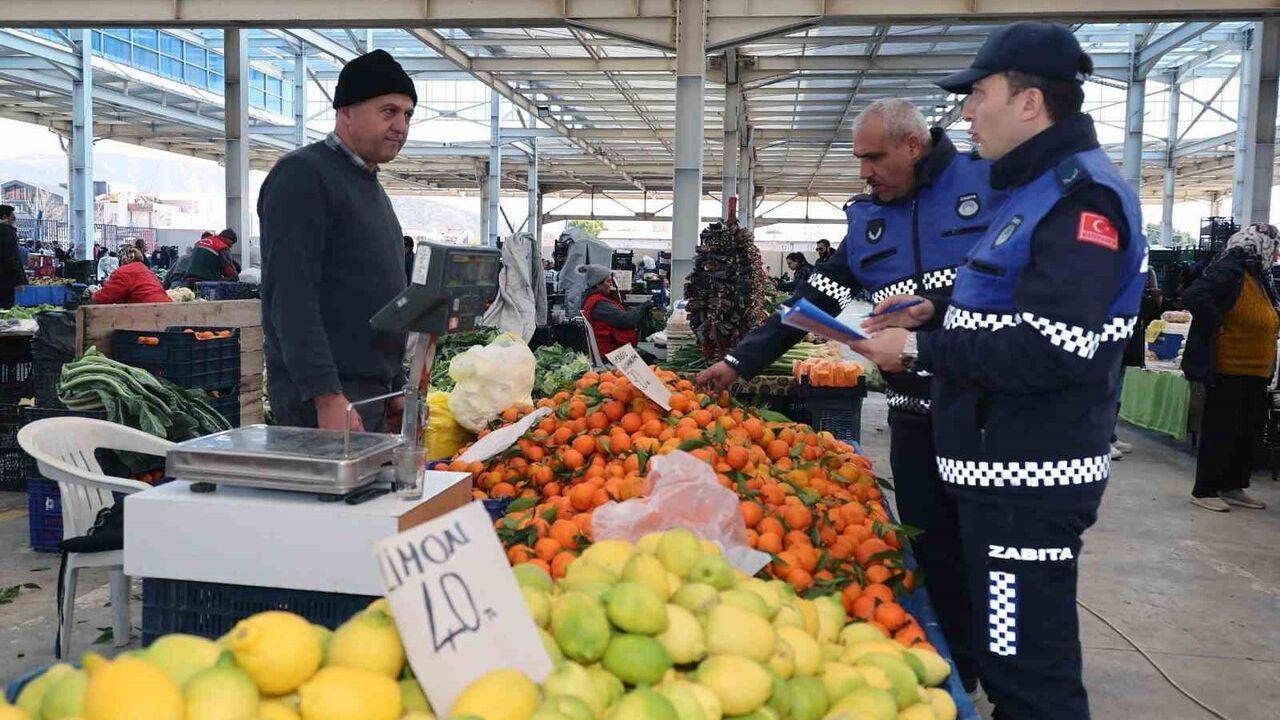Menteşe Zabıtası İlçe Genelinde Etiket ve Gıda Denetimlerini Sürdürdü