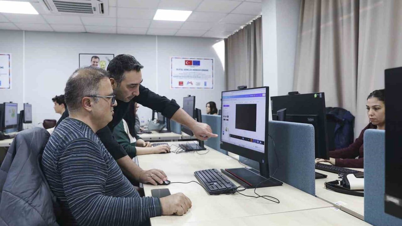 MERCEK'te Dijital Tasarım ve Canva kursuna yoğun ilgi