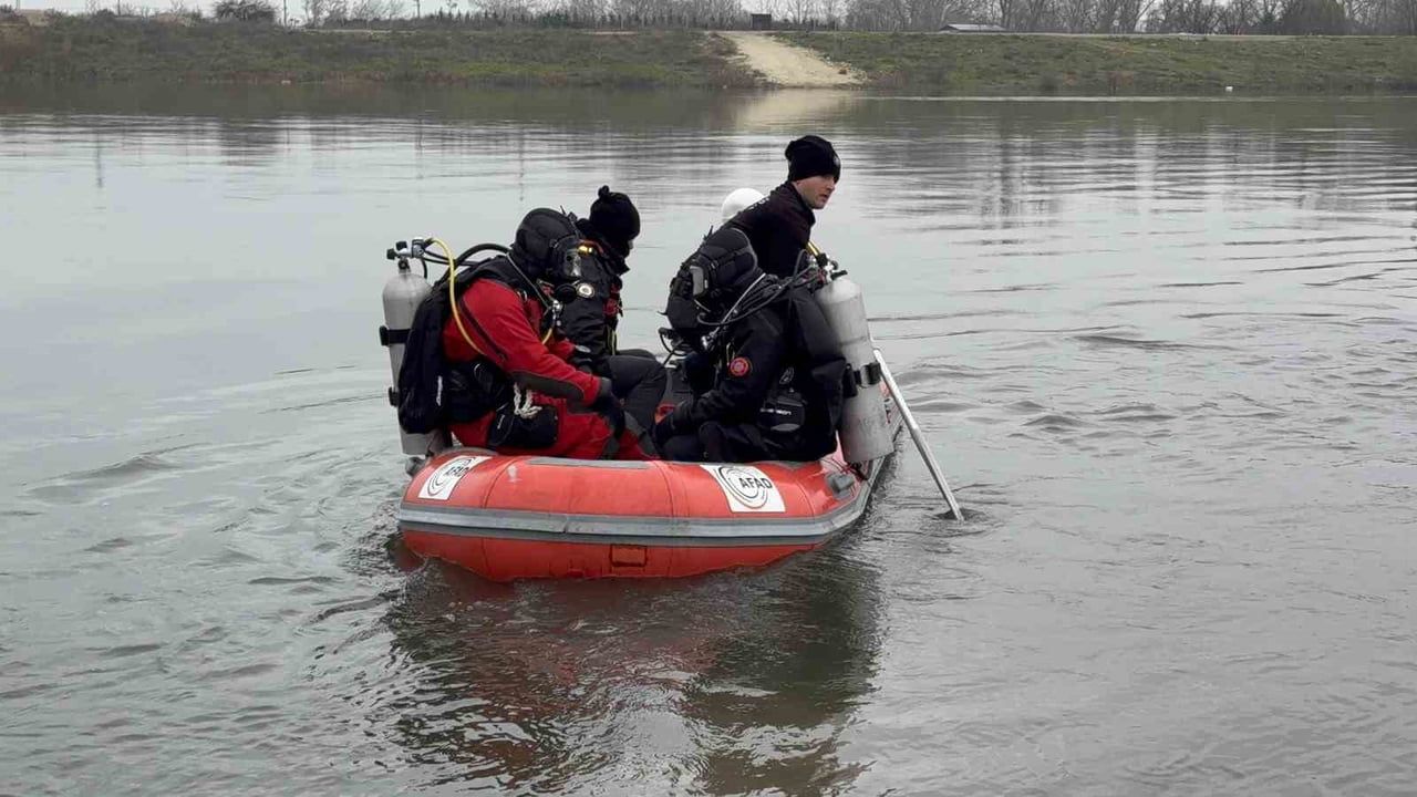 Meriç Nehri'nde kaybolan oğlu için 4 gündür bekleyen anne