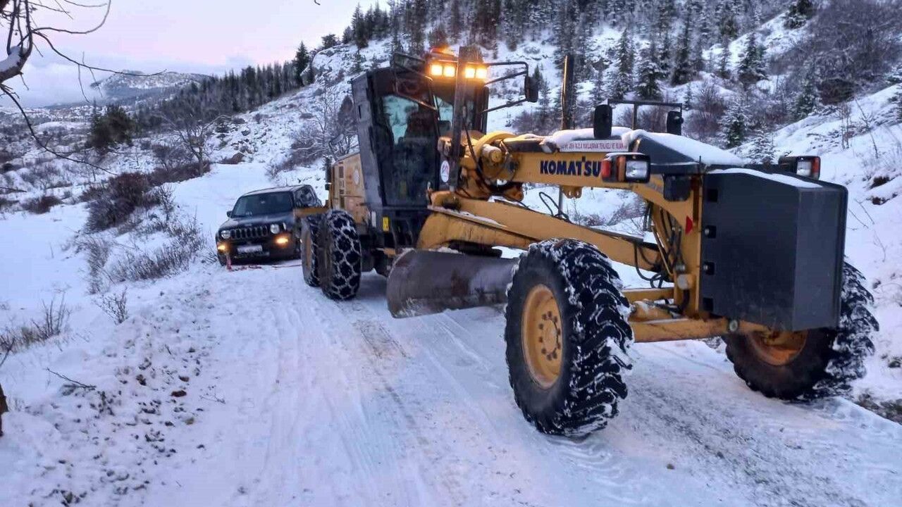 Mersin Büyükşehir 13 ilçe için 7/24 karla mücadelede hazır