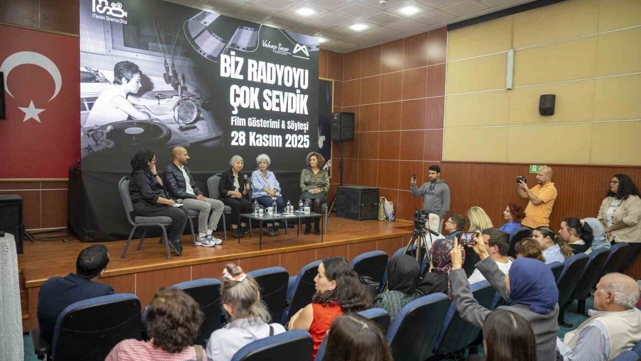 Mersin’de 'Biz Radyoyu Çok Sevdik' belgeseli: Kadın radyocuların hikayesi salonla buluştu