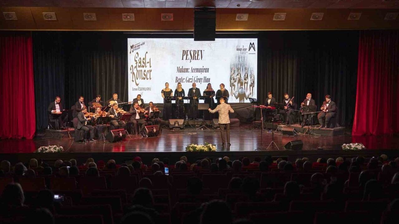 Mersin'de Fasl-ı Konser: Türk Sanat Müziği Acemaşiran Makamıyla Sahneye Çıktı