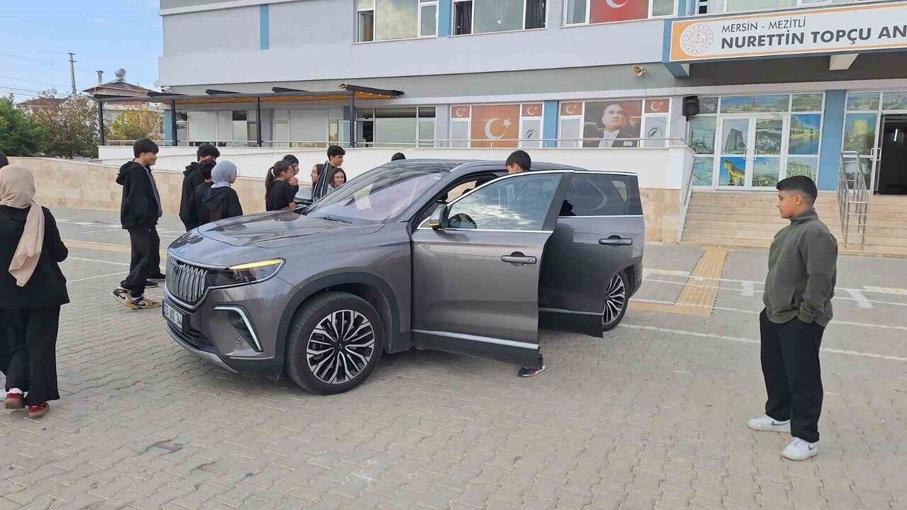 Mersin’de Lise Öğrencileri TOGG’u Yakından İnceledi