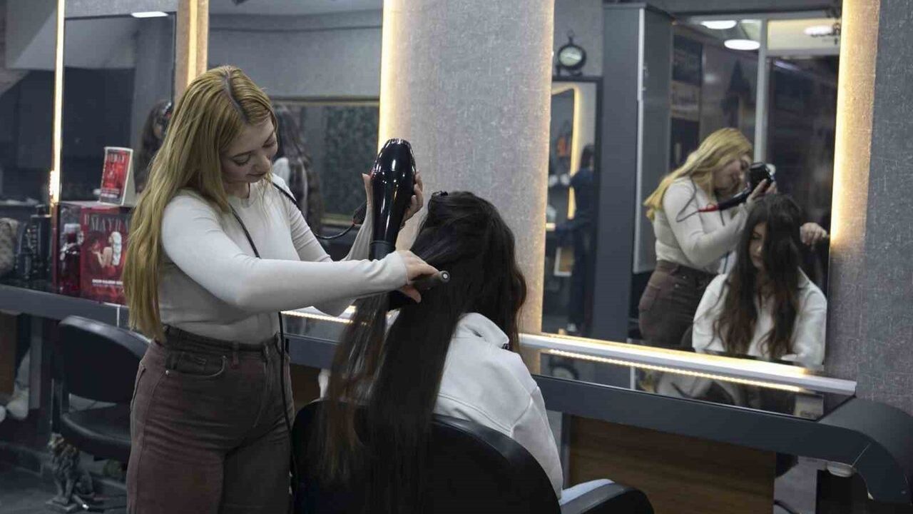 Mersin'de MERCEK kursları kadınları iş hayatına hazırlıyor