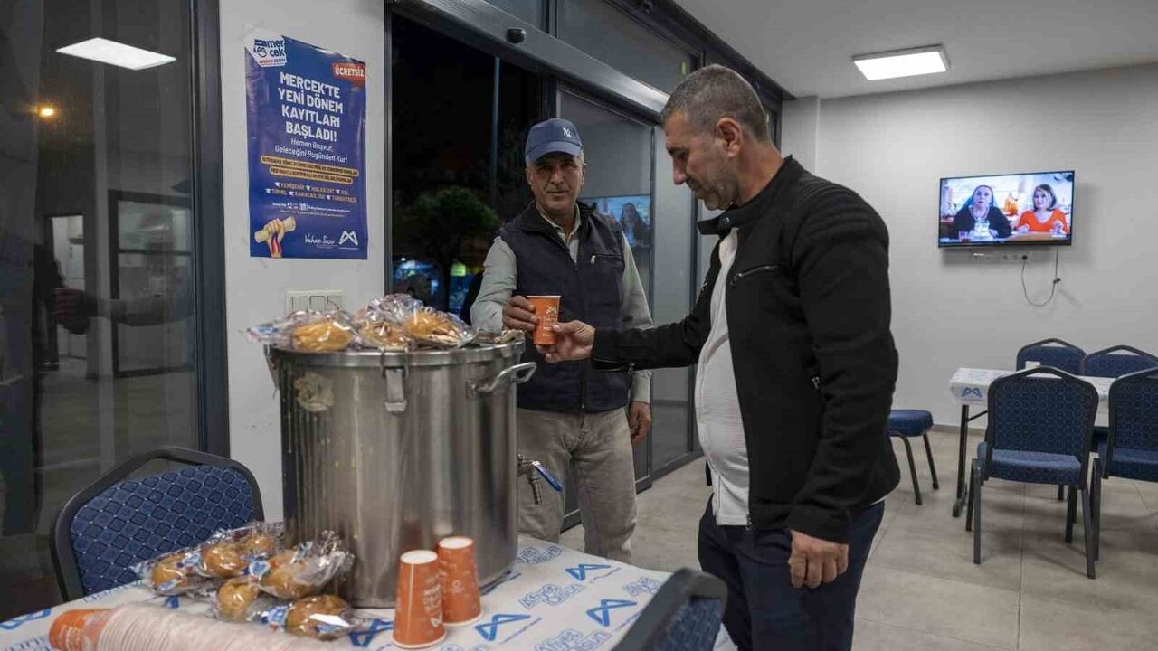 Mersin Emek Evi: Sabahın erken saatlerinde ücretsiz çorba ve çay