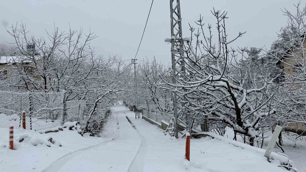 Mersin’in yüksek kesimlerinde kar etkisini gösterdi