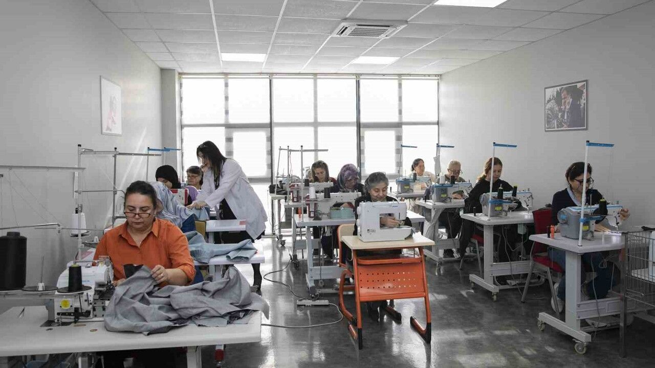 Mersin MERCEK'te Giyim Üretim Kurslarına Yoğun İlgi