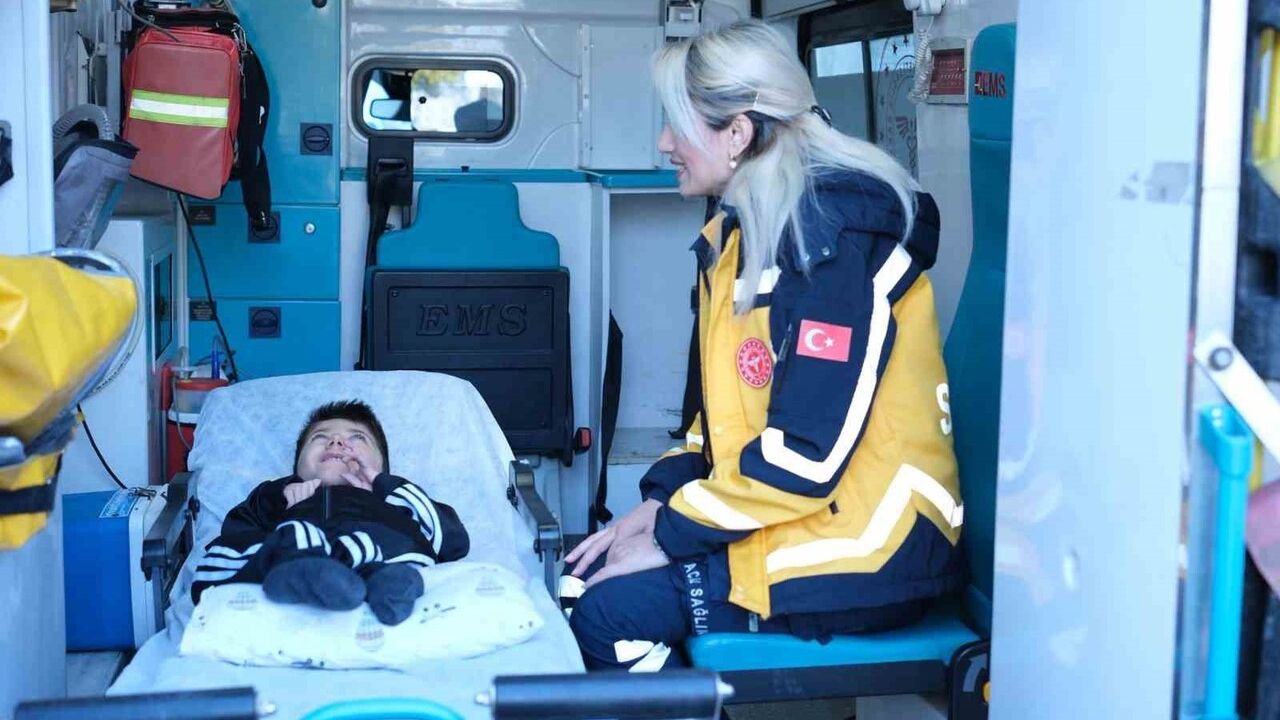 Mersin Mut'ta cam kemik hastası Kerim'in Yerköprü Şelalesi hayali gerçek oldu