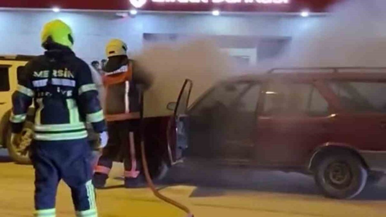 Mersin Mut'ta Park Halindeki Otomobilde Yangın