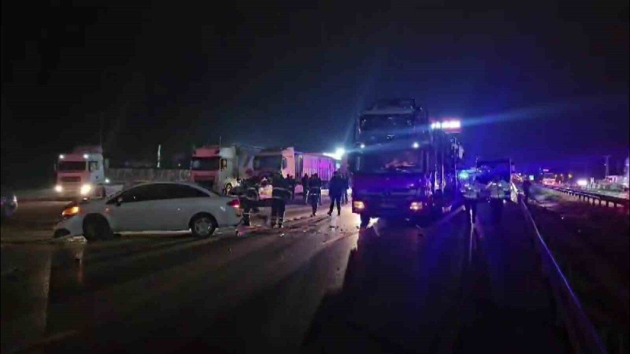 Merzifon'da üç aracın karıştığı zincirleme kaza: Yaralılar hastaneye sevk edildi