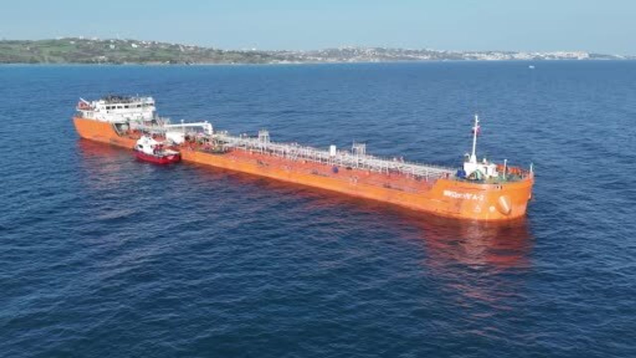 MIDVOLGA-2 Tankeri Sinop Açıklarında Teknik Kontrol İçin Bekliyor