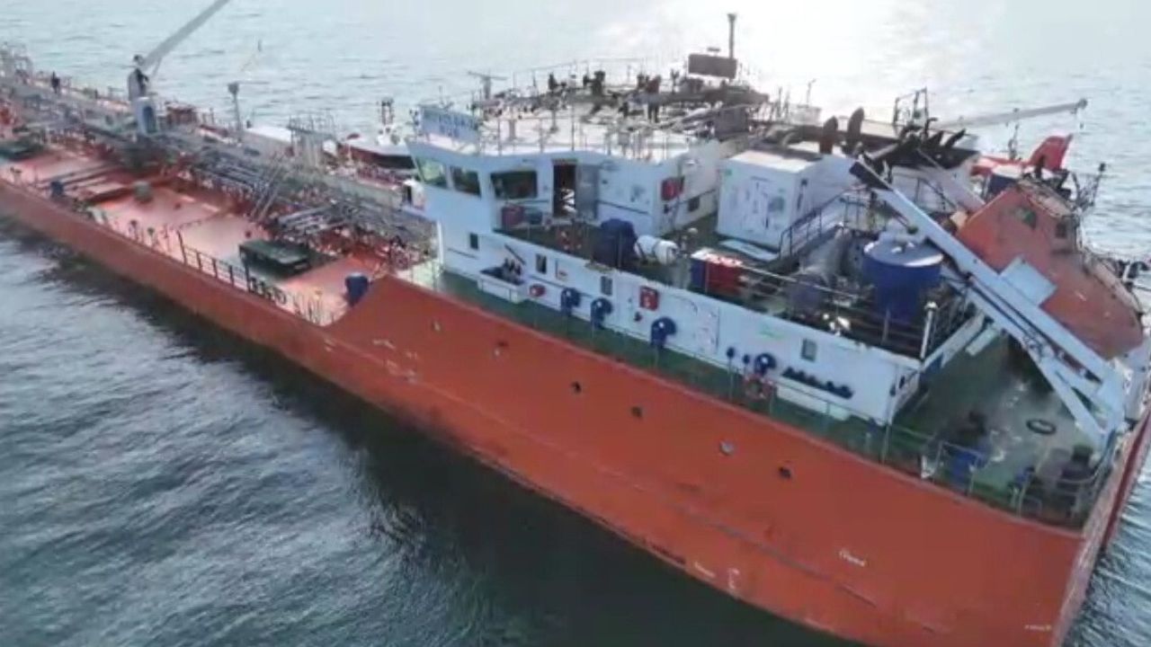 MIDVOLGA-2 Tankerinin Sinop'taki Onarım Çalışmaları Sürüyor