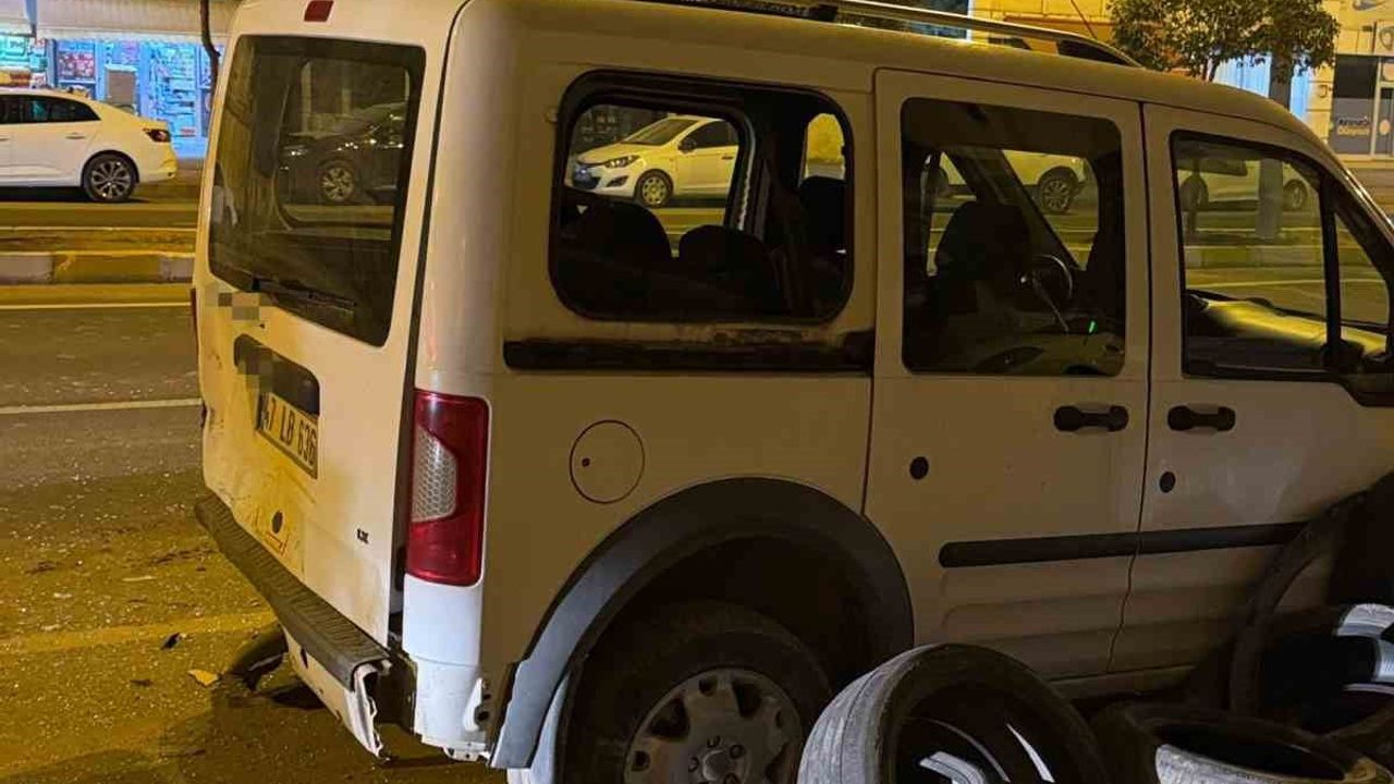 Midyat’ta park halindeki araca çarpan sürücü yaralandı