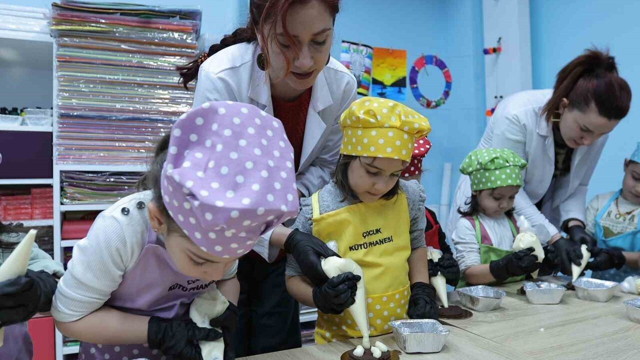 Minik Şefler Mutfakta: Kayseri'de çocuklar pasta yapmayı öğrendi