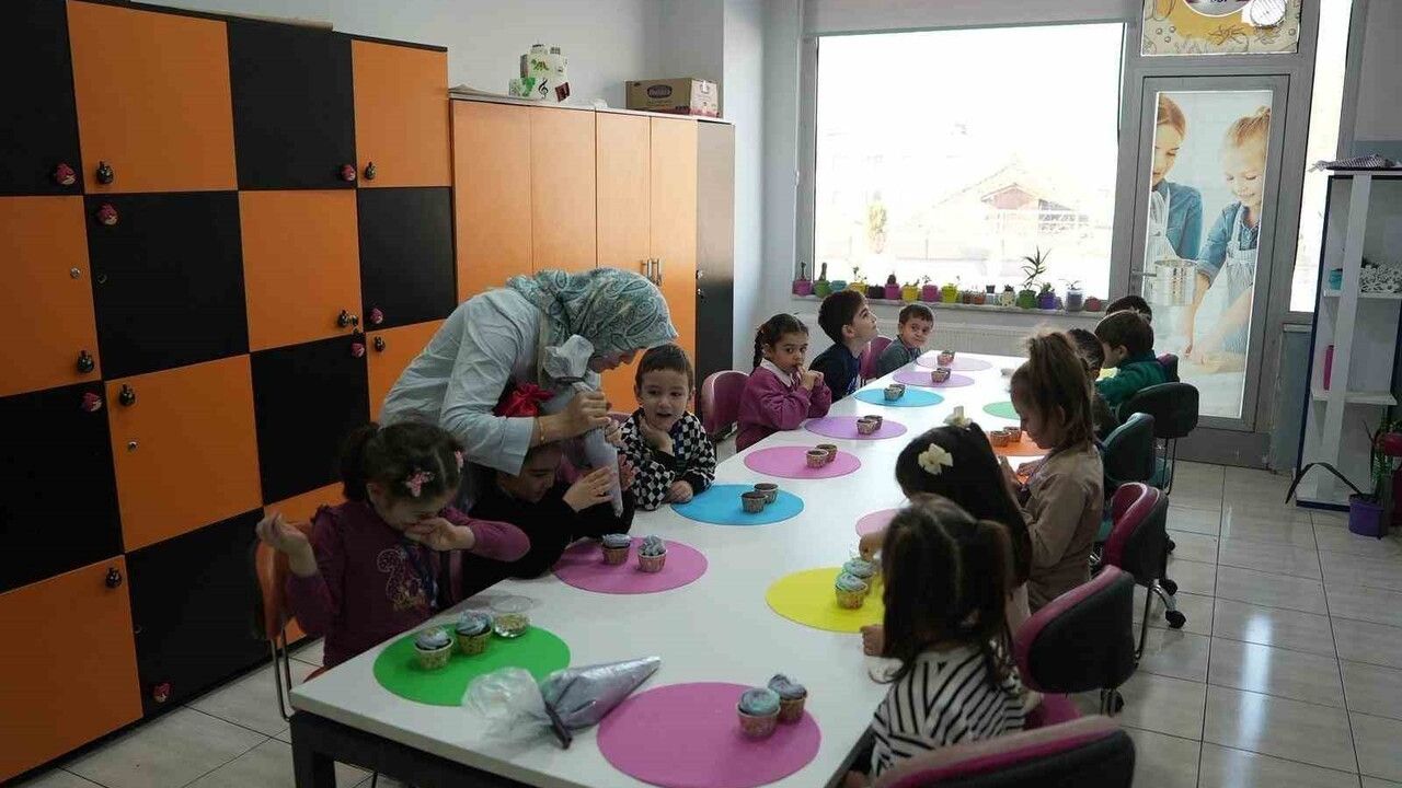 Minikler Düzce Belediyesi Çocuk Üniversitesi atölyelerinde buluştu