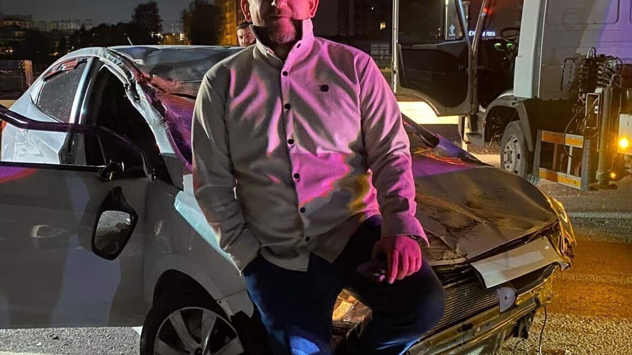 Mudanya'da Hurdaya Dönen Otomobilin Sürücüsü Yaralanmadan Poz Verdi